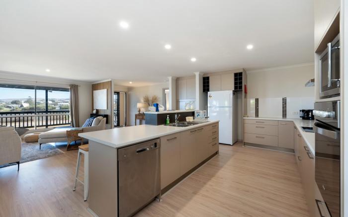 Large Upstairs Family Stay Near Middleton Beache