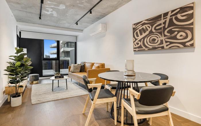 Stay Near Botanic Garden with Gym, Sauna & Parking