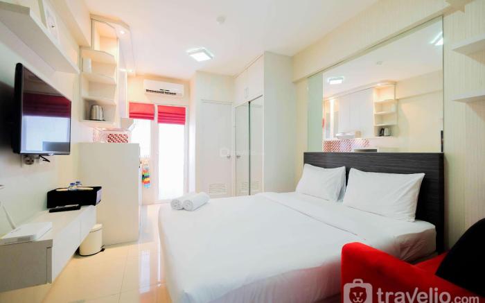 Nice Studio at Green Pramuka Apartment By Travelio