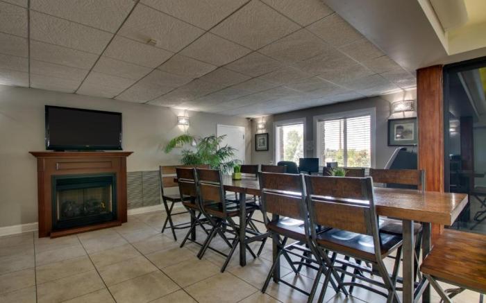 Greenfield Inn and Suites 