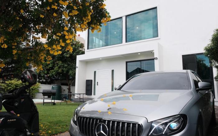 Modern Private Pool Villa in Sukhumvit