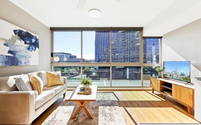 Elegant Inner-City 1-Bed with Rooftop Dining
