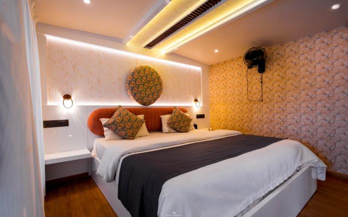 Whispering Waters Houseboat