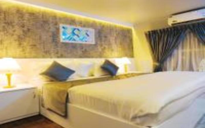 Whispering Waters Houseboat