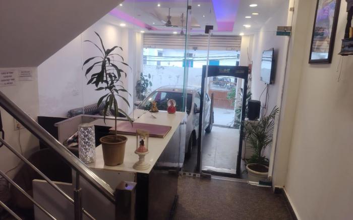 Hotel Alpha Stay Near Delhi Airport