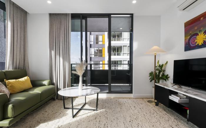 Sleek Southbank 2-Bed Apartment with Balcony Views