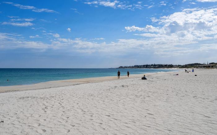 Stylish 2-Bed Unit with Views & Rooftop Access