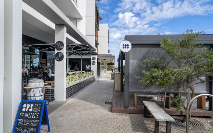 Stylish 2-Bed Unit with Views & Rooftop Access