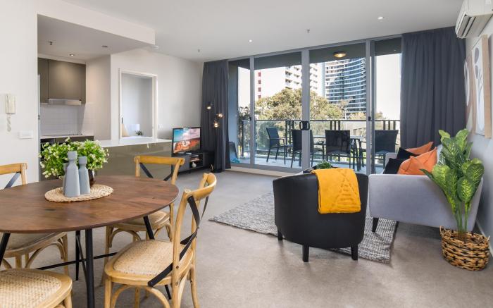 Central 1-Bed with Parking, BBQ and Indoor Pool
