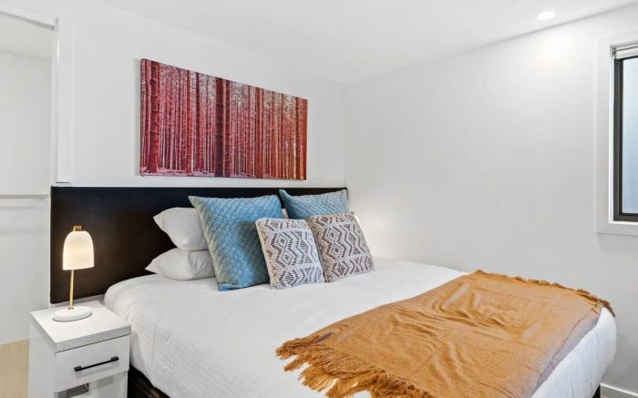 Cozy 1-Bed Studio Near Cafes and Shops