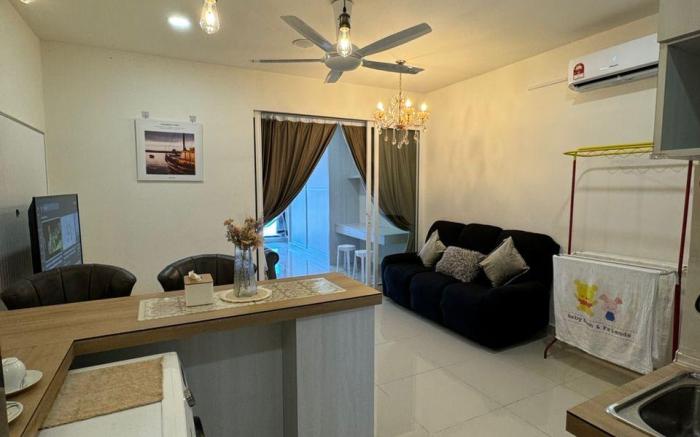 THE SHORE KK @ GOLDEN SUITES 