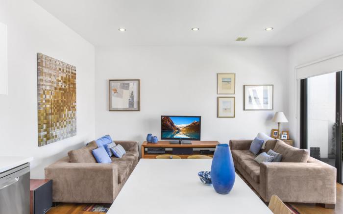 2-Bed Apartment with Parking & Balcony Near Trains