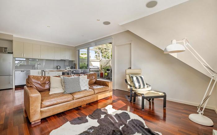 Stunning 2-Bed Unit with BBQ Patio near Dining