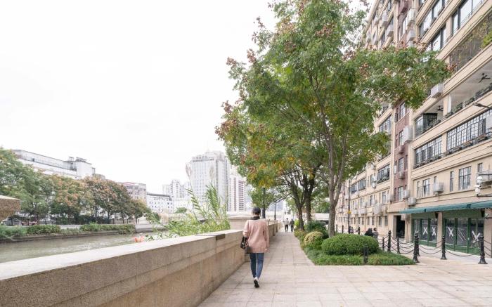 B&B 苏州河丨外白渡桥丨四行仓库抗战纪念馆丨上海陈毅广场丨黄浦会外滩丨外滩观光隧道丨河滨8