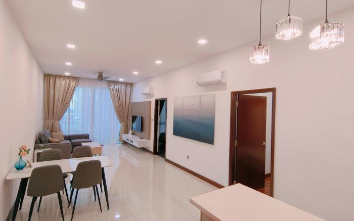 Spacious 2Bed Condo Suites w Jacuzzi Bath/Smart TV