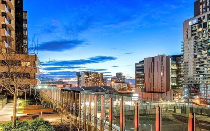 Melbourne CBD 2Bed with Gym, Sauna & Pool Access