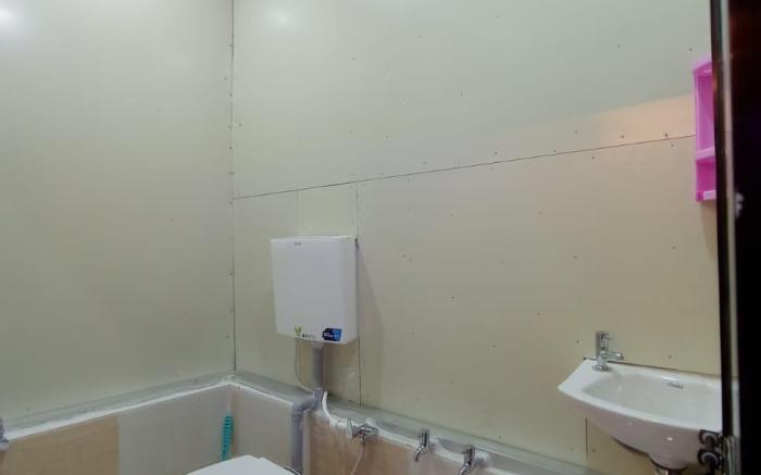 The Ghat Stays, near Assi Ghat.