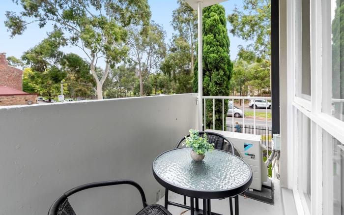 Sublime 1-Bed Apartment by Royal Park