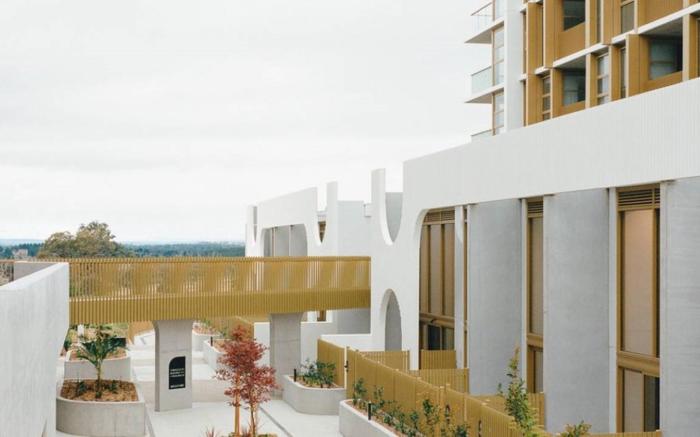 Comfortable 1-Bed Retreat with Courtyard & Parking