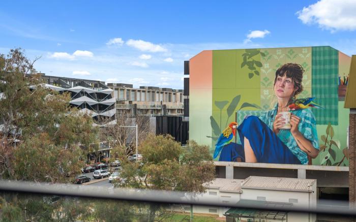 Experience Elegance in this Chic 1-Bed Unit