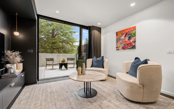 Braddon Studio with Parking & BBQ