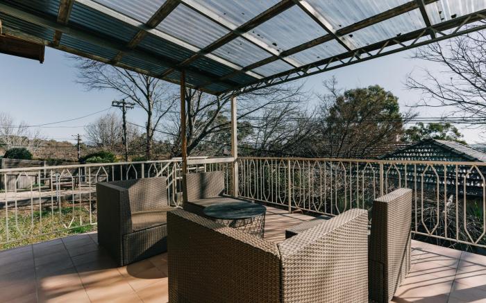 Restful Canberra Retreat in Spacious Terrace Home