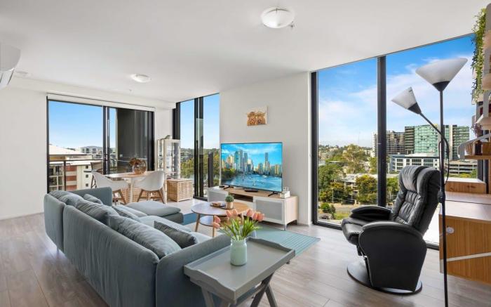 Spaciously Bright 1-Bed Apartment