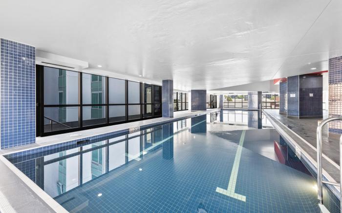 Brisbane High-Rise with Pool, Sauna & Gym Access