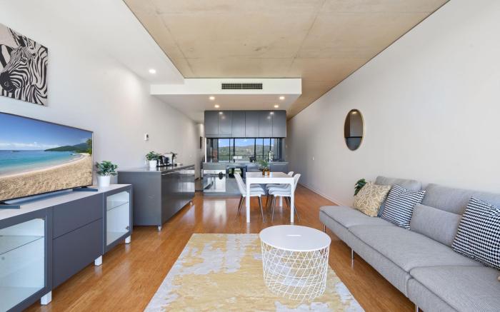 Chic 1-Bed Apartment Near Canberra’s Bustling CBD