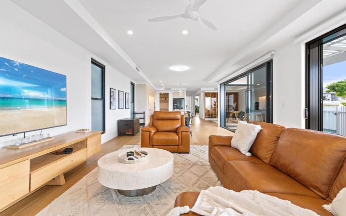 Deluxe 4-Bed Home with Pool & Fire Pit