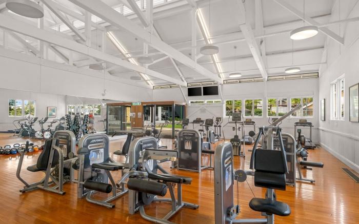 Sunny 2-Bed in Valley with Premium Amenities