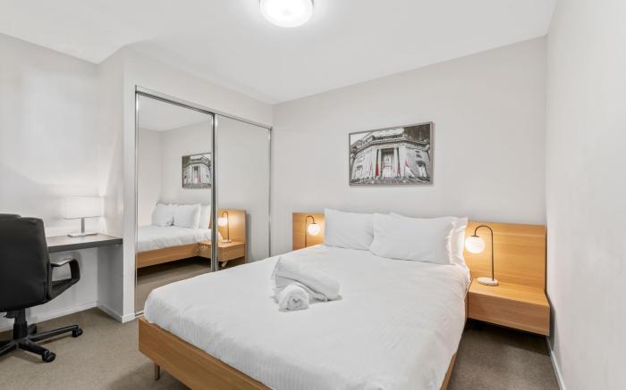 Kangaroo Point 2-Bed Flat with Gym & Pool
