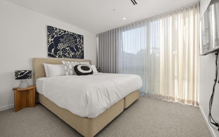 Luxe 2-Bed Inner-City Abode with Alfresco Dining