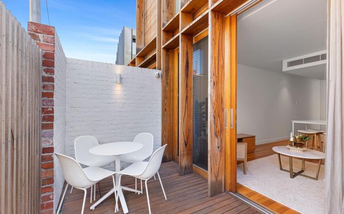 Stylish 2-bed Victorian Terrace in Carlton