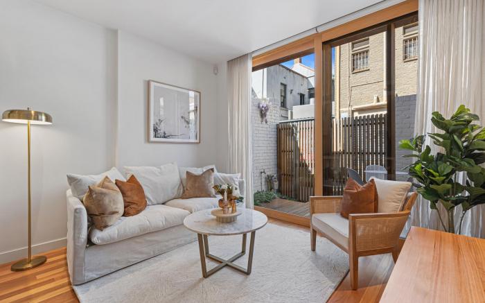 Stylish 2-bed Victorian Terrace in Carlton