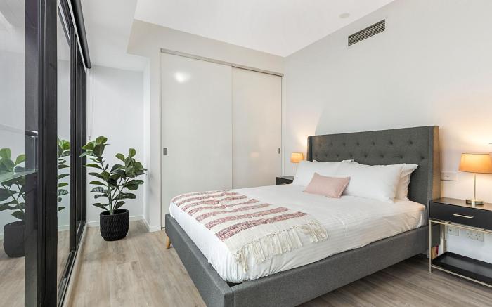 Executive Unit with Pool and Gym near Riverfront