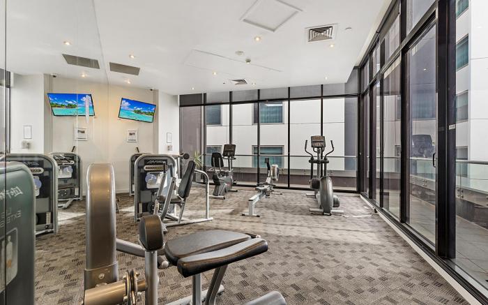 Executive Unit with Pool and Gym near Riverfront