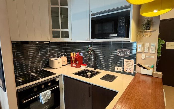 Chic Studio at Avida Aspira CDO - Sleeps 5!