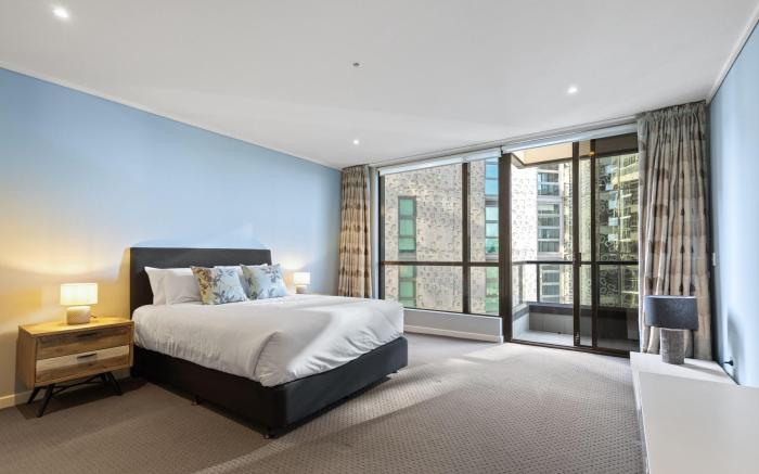 2-Bed Inner-City Pad with Gym & Sauna