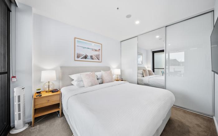 Stylish 2-Bed Apartment in Canberra CBD