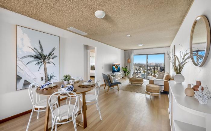 2-Bed near Beach with BBQ & Stunning Ocean Views