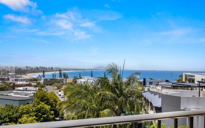 2-Bed near Beach with BBQ & Stunning Ocean Views