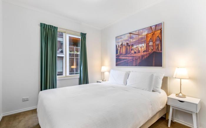 Chic 2-Bed Apartment near Albert Park & Chapel St