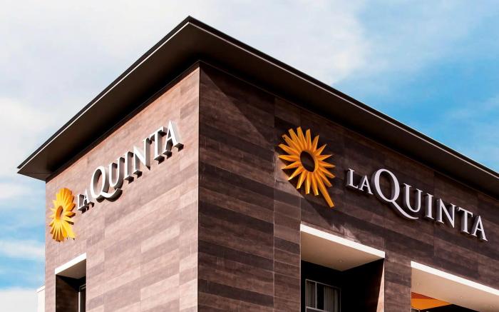 La Quinta Inn & Suites by Wyndham Jamaica NYC/JFK AirTrain