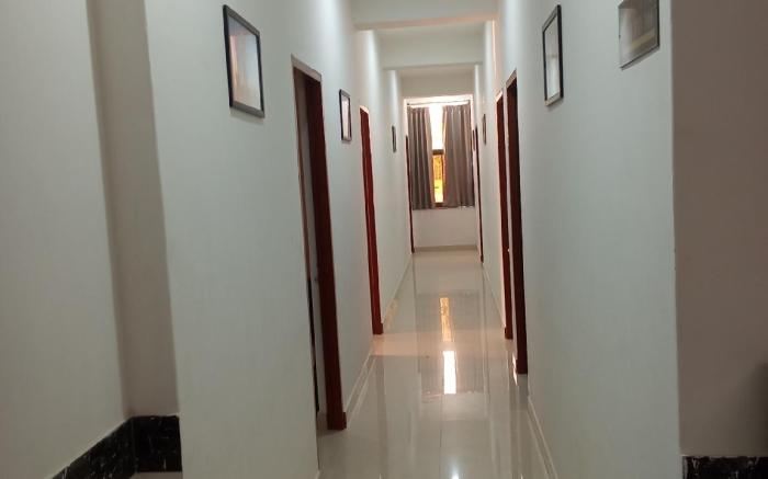 Hotel Blue Empire AC Room $ Roof Top Restaurant