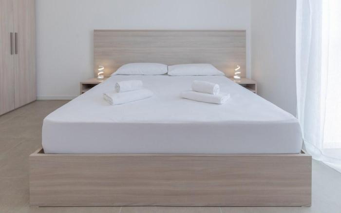 Modern Room near Venice & Airport–Free Parking 15