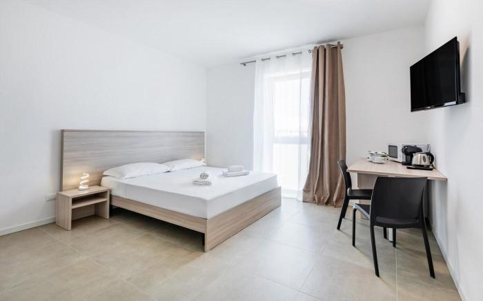 Modern Room near Venice & Airport –Free Parking 11