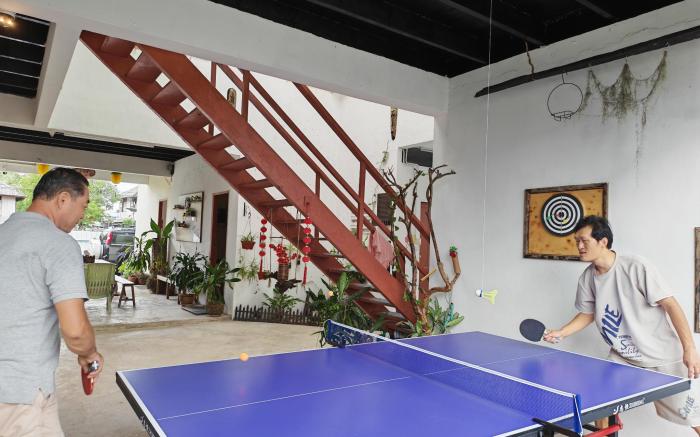 a玖月舒苑豪华双卧套房花园景独立厨房卫生间客厅投影沙发家庭出行9998