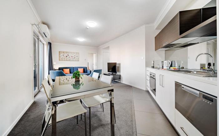 Comfy Lakeside 1-Bed with Secure Parking