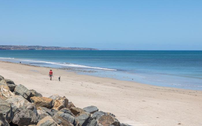 Elegant 3-Bed Home Steps from Sunny Glenelg Beach